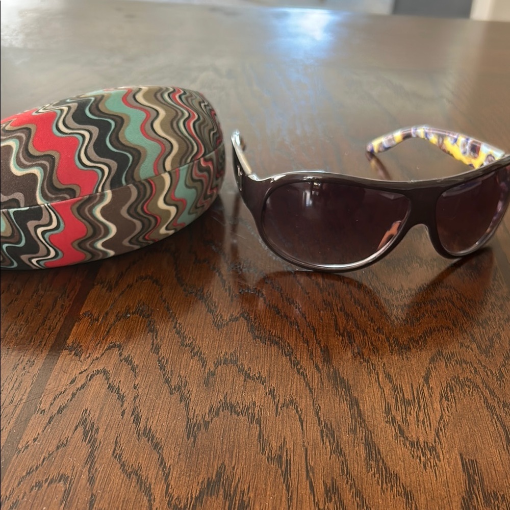 Missoni Black Sunglasses with Stylish Protective Case